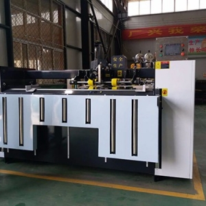 宜春BDJ-2000B型(雙(shuang)伺服驅動(dong))半自動釘(ding)箱機